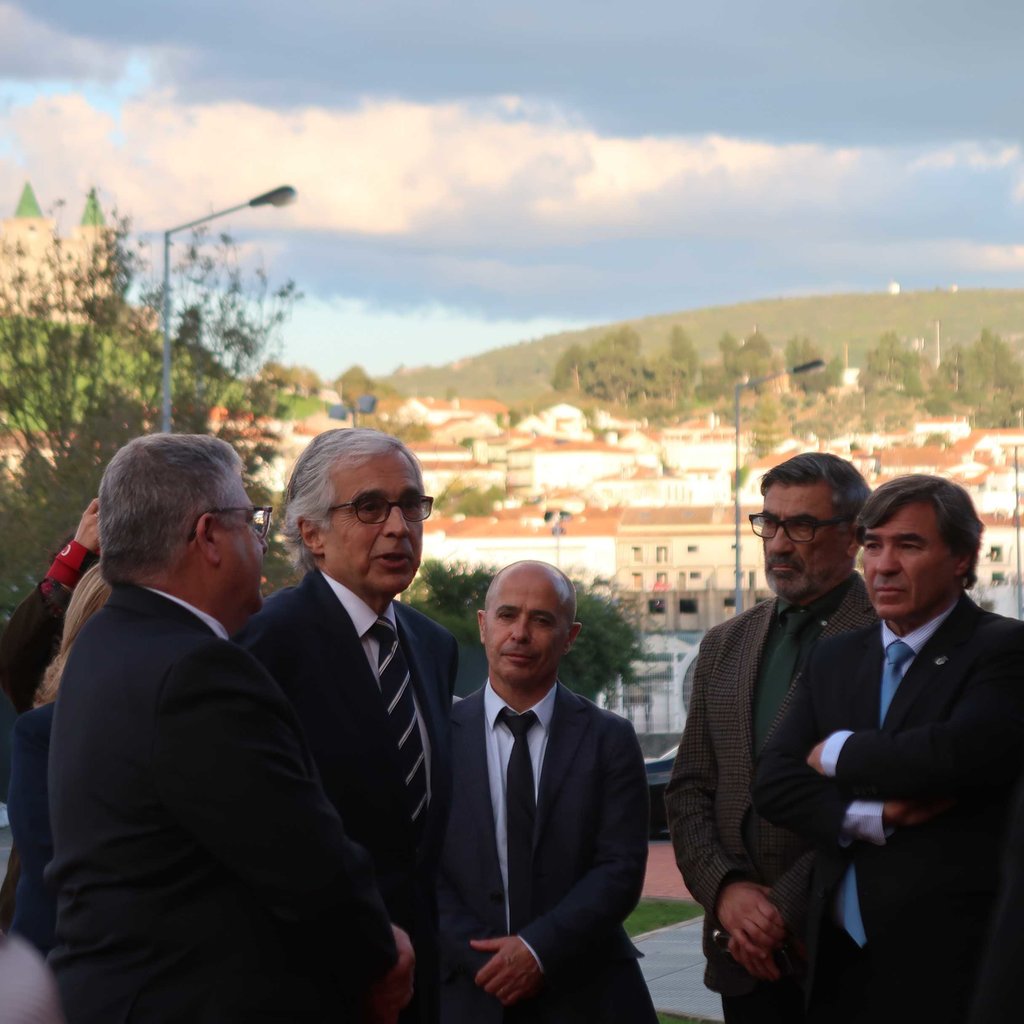 Presidente da Assembleia da República reúne com municipios do distrito em Porto de Mós